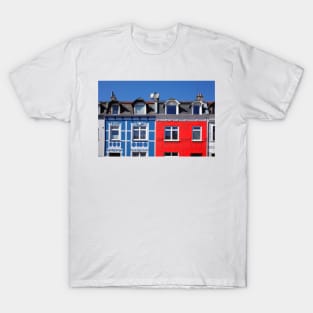 Colorful old Bremen terraced houses, Neustadt, Bremen, Germany, Europe T-Shirt